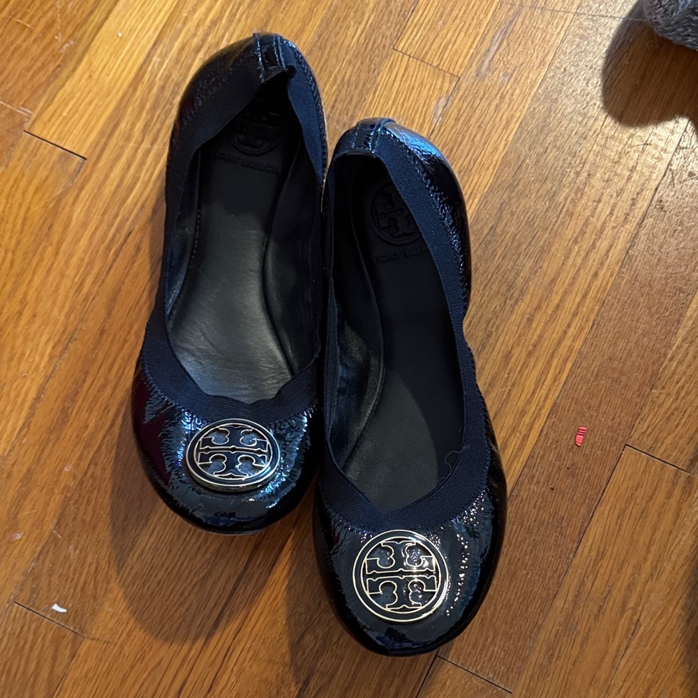 Tory Burch Shiny Black Flats with Logo